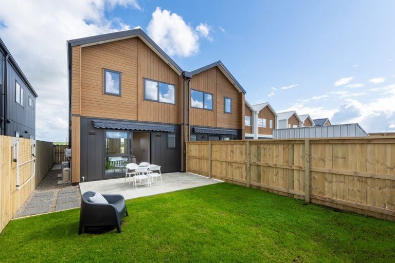 Photo of property in 37 Hampshire Lane, Karaka, 2580