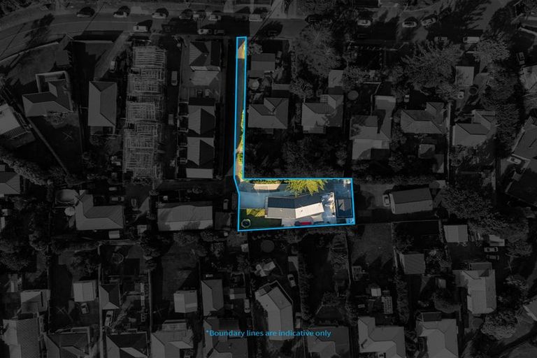 Photo of property in 21 Lowtherhurst Road, Massey, Auckland, 0614