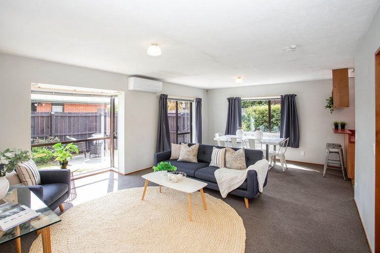 Photo of property in 2/9b Prestons Road, Redwood, Christchurch, 8051