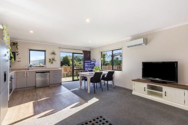 Photo of property in 78 Sunstone Crescent, Timberlea, Upper Hutt, 5018