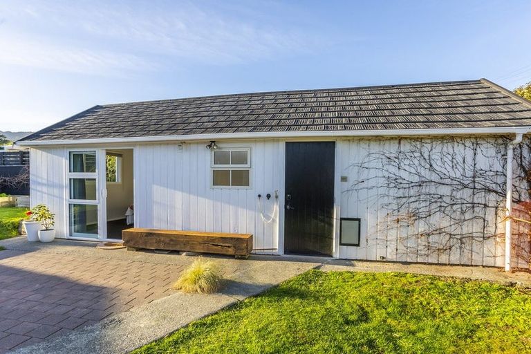 Photo of property in 301 Te Moana Road, Waikanae, 5036