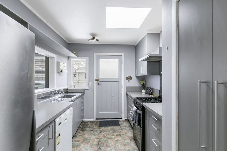 Photo of property in 156 Owhiro Bay Parade, Owhiro Bay, Wellington, 6023