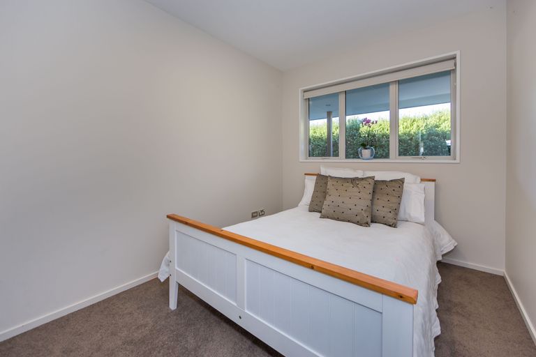 Photo of property in 18 Mcdermott Place, Halswell, Christchurch, 8025