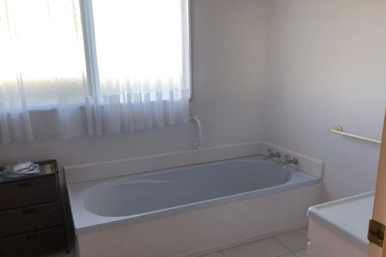 Photo of property in 124 Main Road, Waikanae, 5036