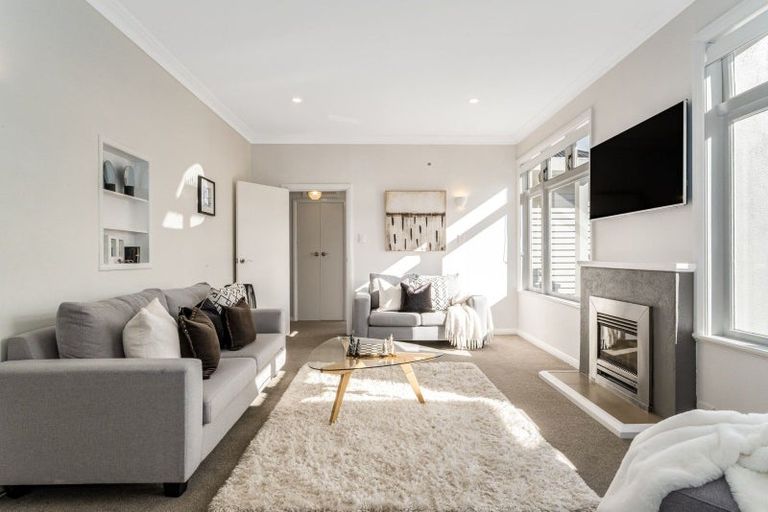 Photo of property in 23 Lucknow Terrace, Khandallah, Wellington, 6035