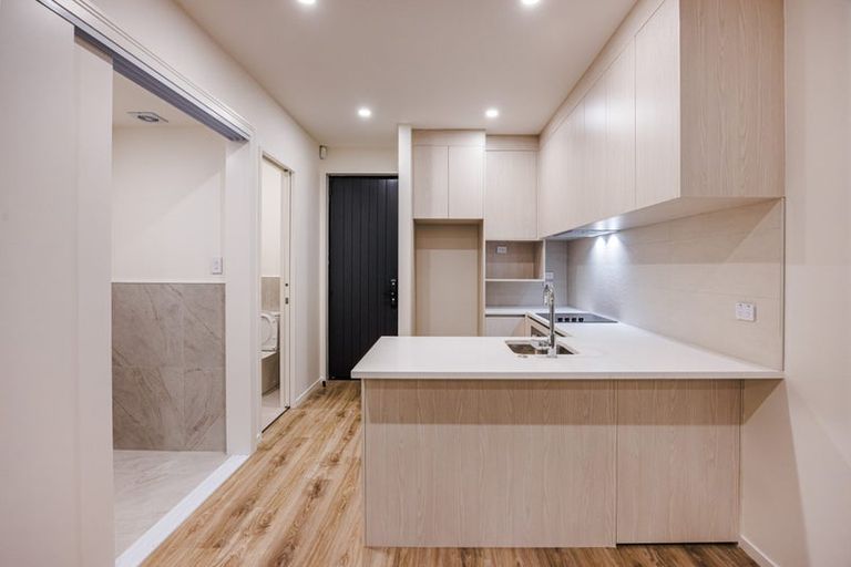 Photo of property in 38a Cascades Road, Pakuranga Heights, Auckland, 2010