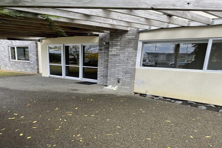 Photo of property in 1 Deanna Drive, West Harbour, Auckland, 0618