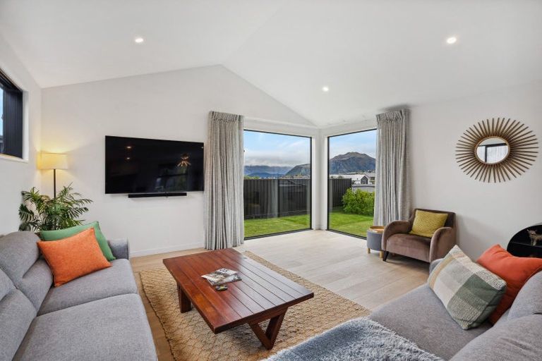 Photo of property in 2 Mcneil Crescent, Wanaka, 9305