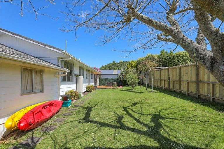 Photo of property in 11b Kinder Street, Acacia Bay, Taupo, 3330
