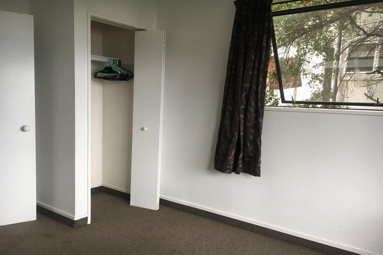 Photo of property in 17a Wynyard Crescent, Fernhill, Queenstown, 9300