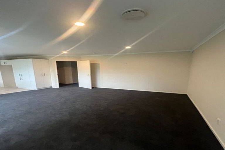 Photo of property in 3 Nephin Place, East Tamaki Heights, Auckland, 2016
