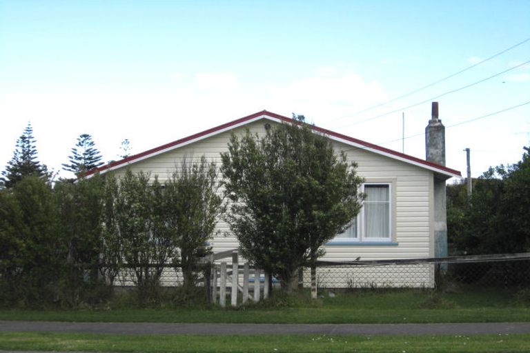 Photo of property in 31 Karaka Street, Castlecliff, Whanganui, 4501