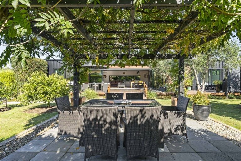 Photo of property in 2 Burgundy Drive, Martinborough, 5711