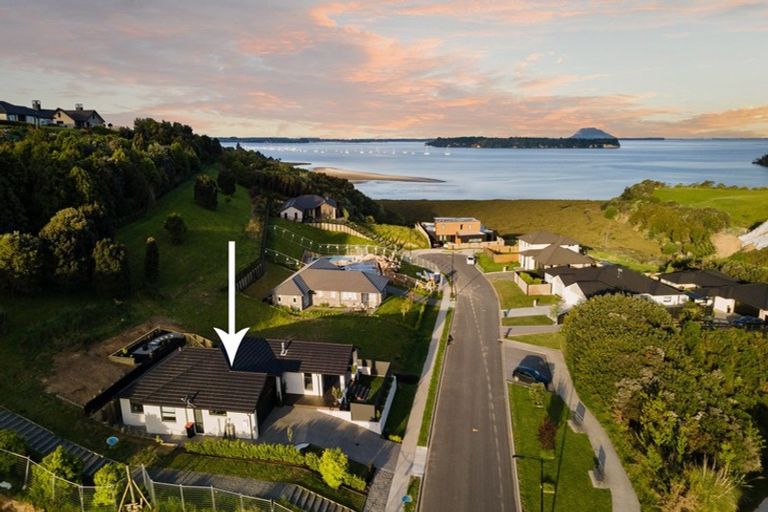 Photo of property in 39 Lakeside Terrace, Omokoroa, 3114