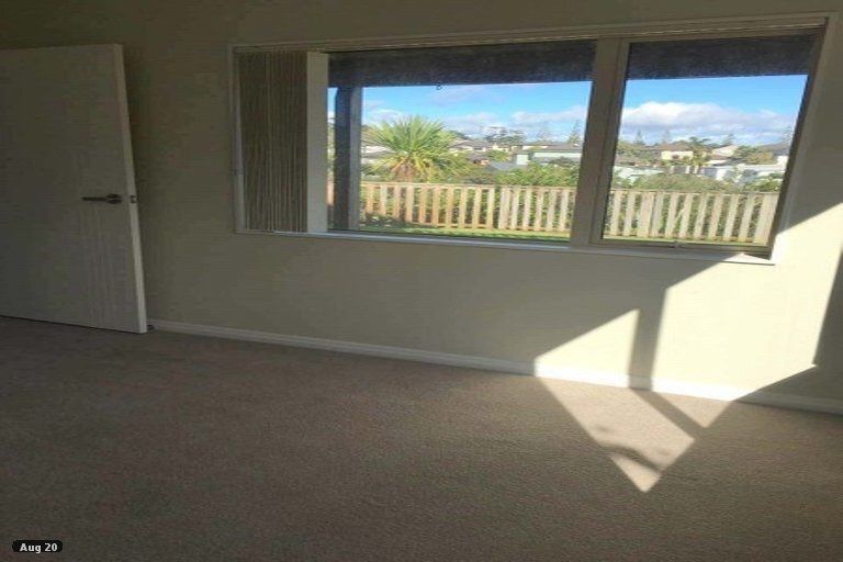 Photo of property in 76 Laurel Oak Drive, Schnapper Rock, Auckland, 0632