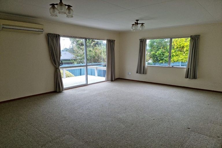 Photo of property in 15 Pokapu Street, Titirangi, Auckland, 0600