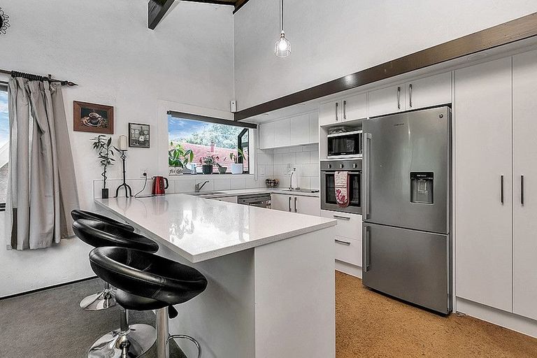 Photo of property in 17 Holyoake Place, Chatswood, Auckland, 0626