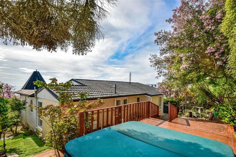 Photo of property in 220b Mount Pleasant Road, Mount Pleasant, Christchurch, 8081