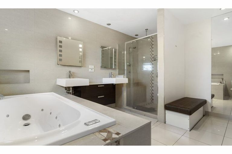 Photo of property in 2/6 Kimdale Place, Totara Heights, Auckland, 2105