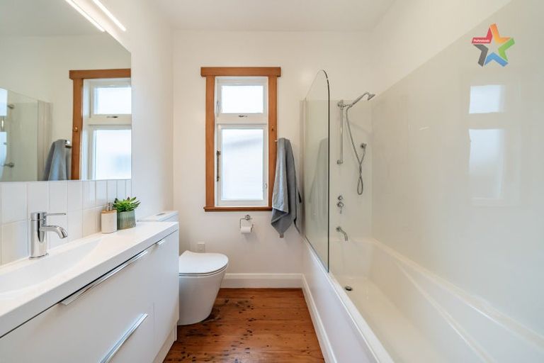 Photo of property in 21 Central Terrace, Alicetown, Lower Hutt, 5010