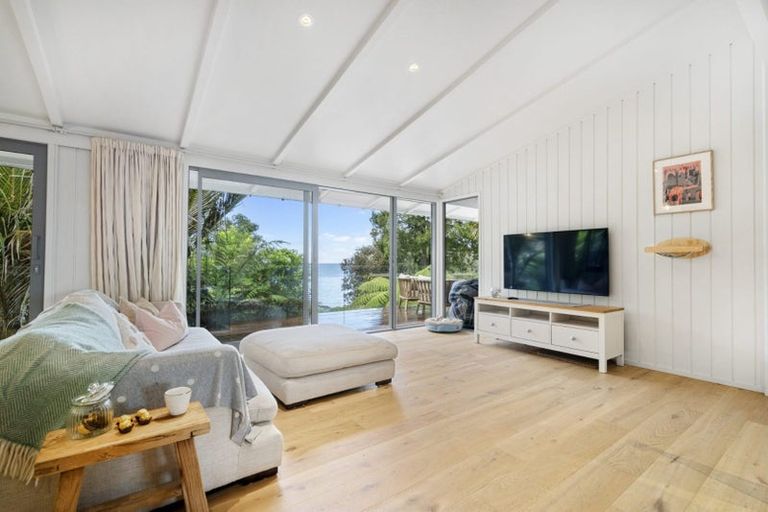Photo of property in 93 Wood Bay Road, Titirangi, Auckland, 0604