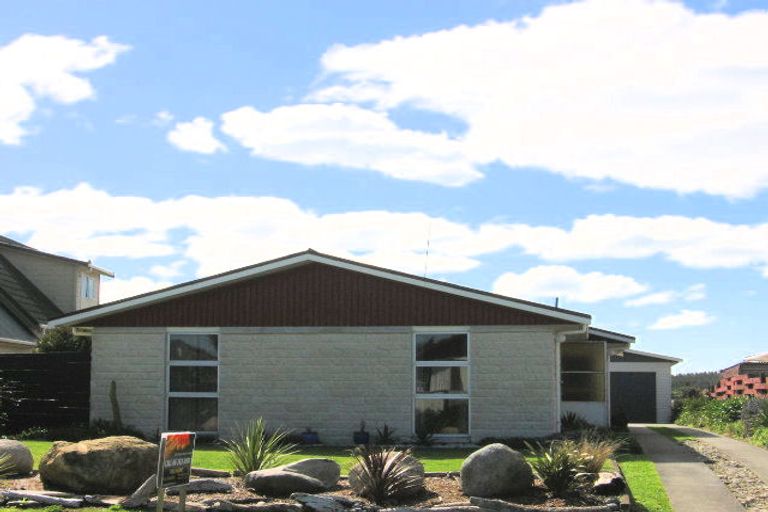 Photo of property in 35 Thomas Place, Foxton Beach, Foxton, 4815