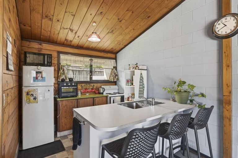 Photo of property in 14a Ambury Place, Merrilands, New Plymouth, 4312