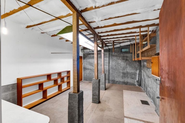 Photo of property in 6 Ridge Lane, New Plymouth, 4310