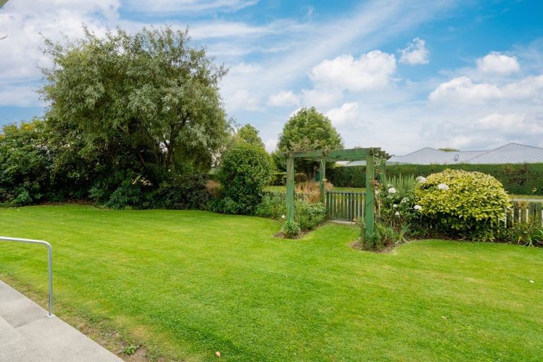 Photo of property in 57 Crofton Road, Harewood, Christchurch, 8051