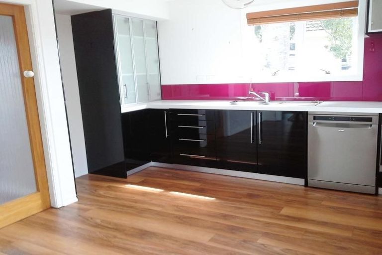 Photo of property in 15 Wallath Road, Westown, New Plymouth, 4310