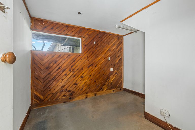 Photo of property in 2 Coburg Street, Henderson, Auckland, 0612