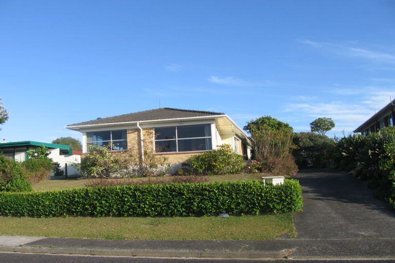 Photo of property in 12 Marcel Place, Glenfield, Auckland, 0629