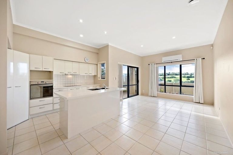 Photo of property in 100 Nautilus Drive, Gulf Harbour, Whangaparaoa, 0930