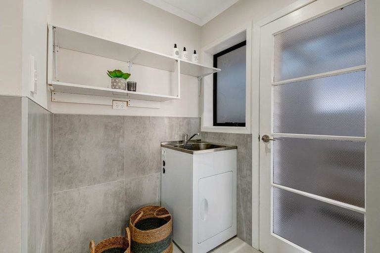 Photo of property in 25 Neal Avenue, Glenfield, Auckland, 0629