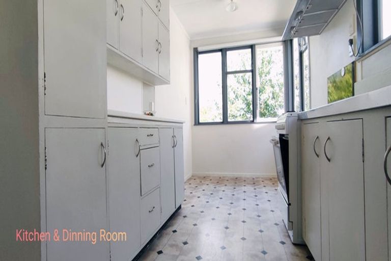 Photo of property in 8 Granby Place, Westown, New Plymouth, 4310