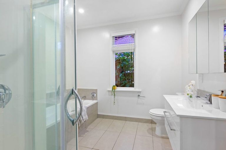 Photo of property in 221 Weston Road, St Albans, Christchurch, 8052