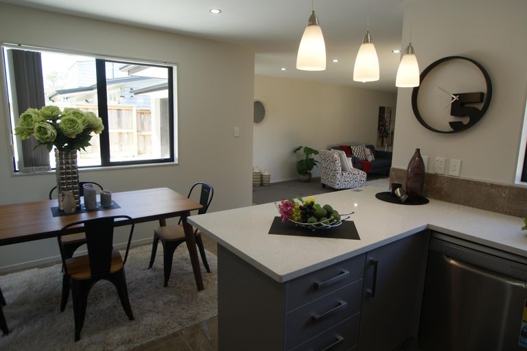 Photo of property in 3a Crompton Road, Massey, Auckland, 0614