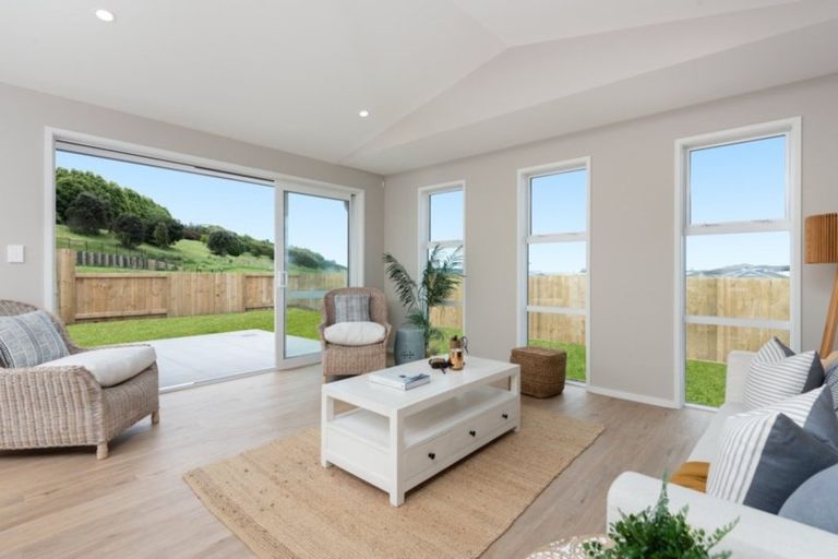 Photo of property in 7 Lakeside Terrace, Omokoroa, 3114