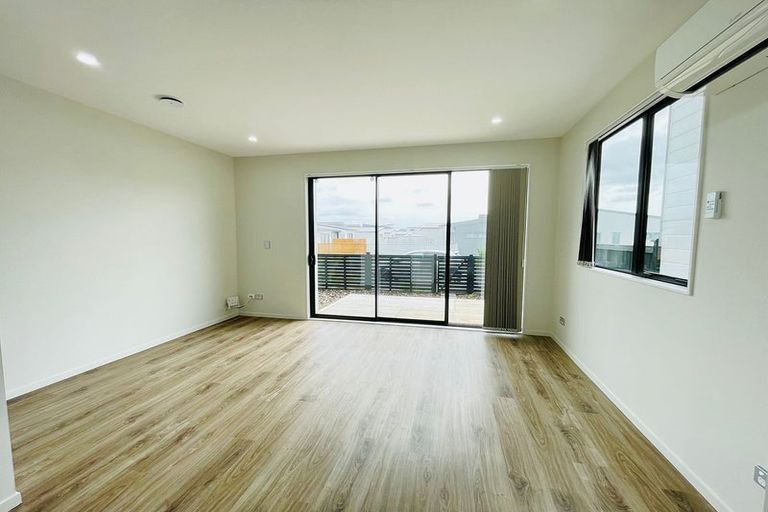 Photo of property in 28 Parahau Road, Papakura, 2110
