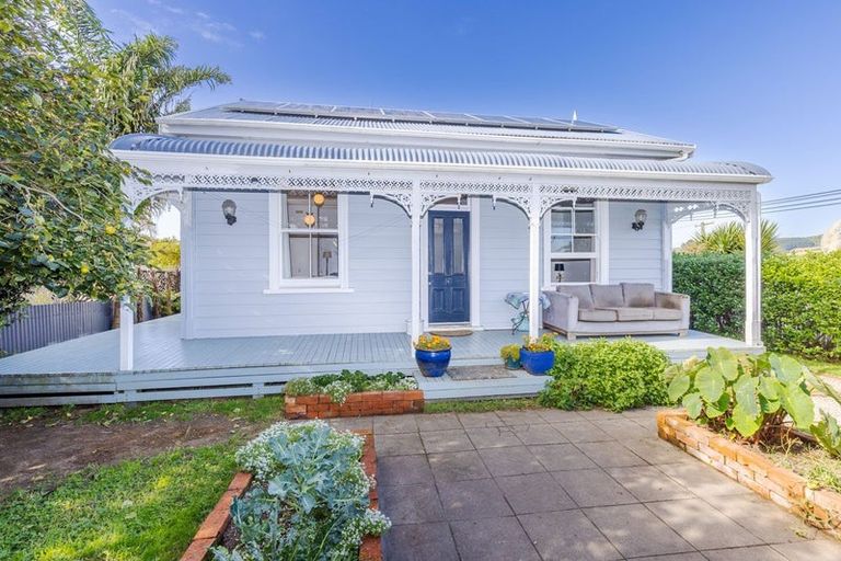 Photo of property in 2 Smith Street, Raglan, 3225