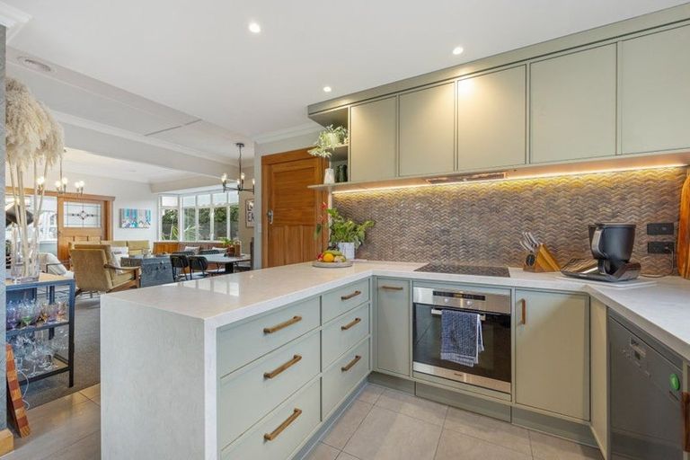 Photo of property in 75 Brougham Street, New Plymouth, 4310