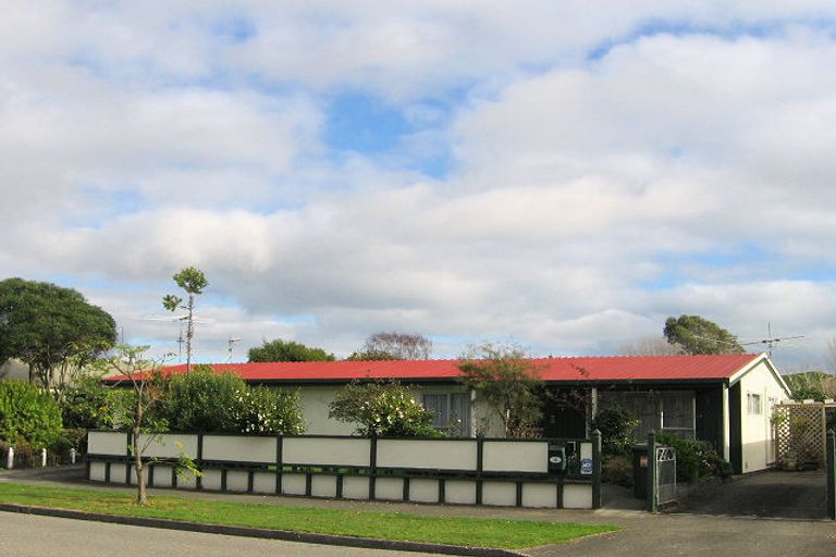 Photo of property in 35 Nimmo Avenue West, Waikanae, 5036