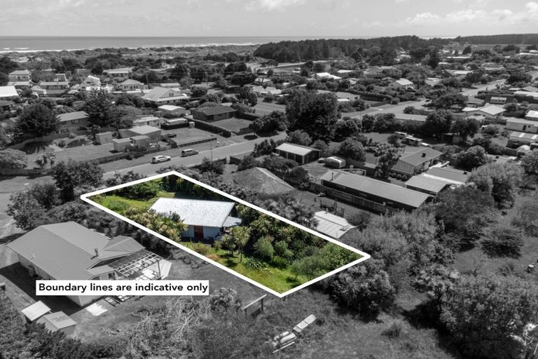 Photo of property in 42 Sarah Street, Waikawa Beach, Levin, 5573