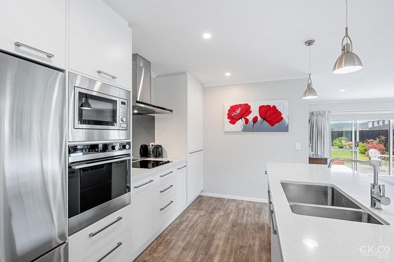 Photo of property in 12 Passchendaele Grove, Trentham, Upper Hutt, 5018