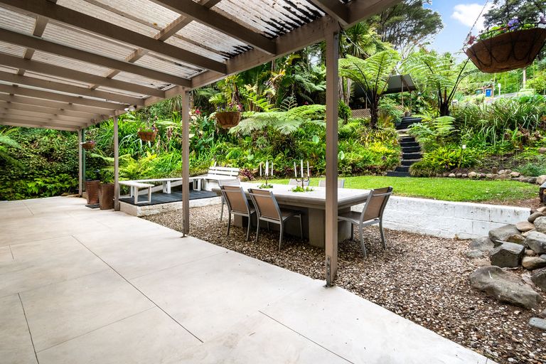 Photo of property in 3 Opanuku Road, Henderson Valley, Auckland, 0612