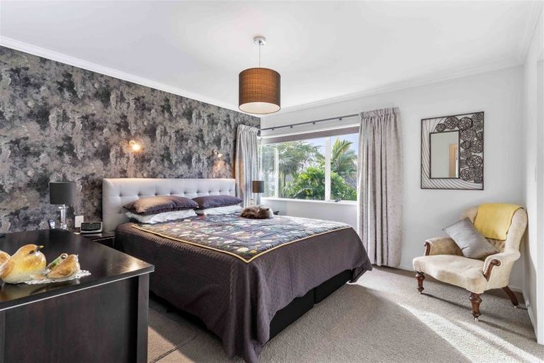 Photo of property in 1 Pelican Lane, Unsworth Heights, Auckland, 0632