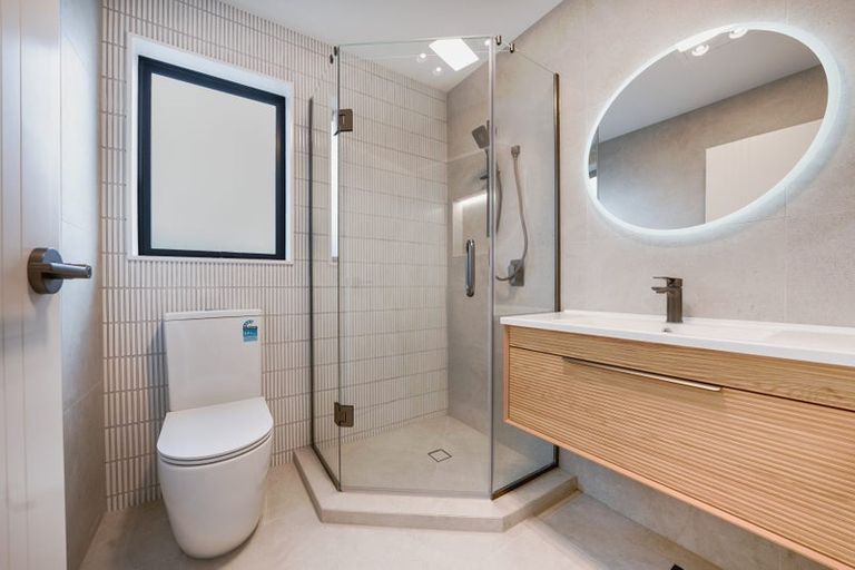 Photo of property in 23b Caribbean Drive, Unsworth Heights, Auckland, 0632