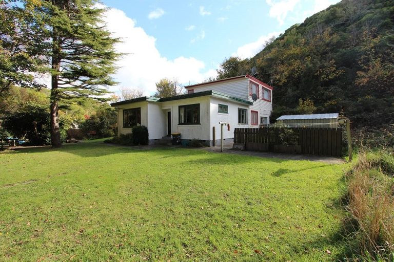 Photo of property in 283-291 Middleton Road, Glenside, Wellington, 6037