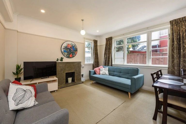 Photo of property in Norton Flats, 2/302 Willis Street, Aro Valley, Wellington, 6011