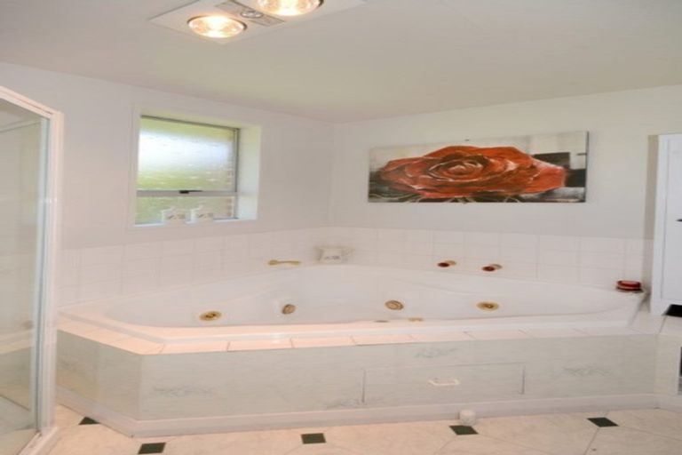 Photo of property in 10 Kinmont Crescent, Kinmont Park, Mosgiel, 9024